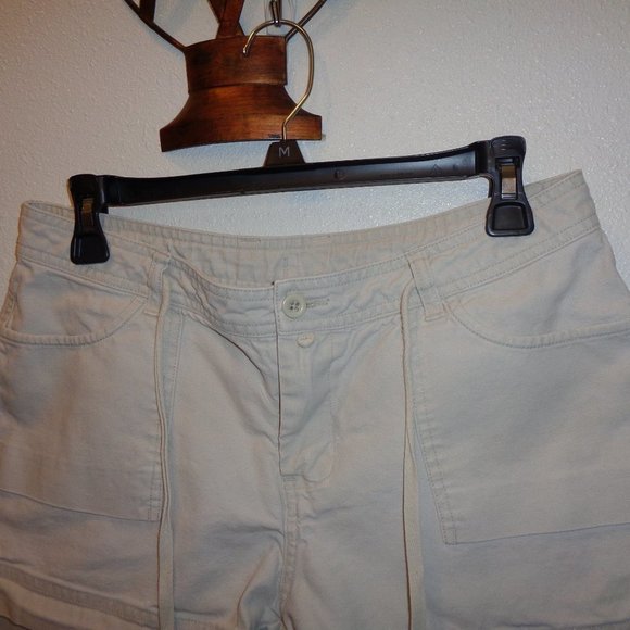 Junior's Khaki Shorts Size 11 - Picture 2 of 10